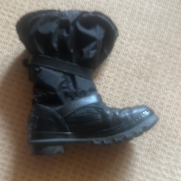 Burberry Sport real shearling nylon leather trim boots rubber sole size 40 9 euc - Picture 7 of 16